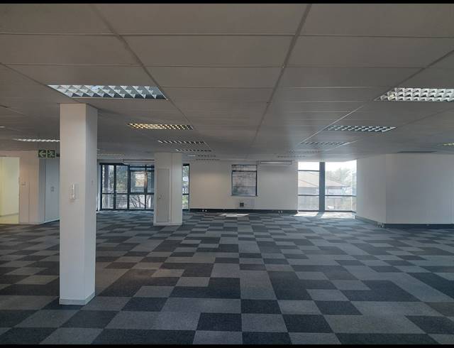 425M² OFFICE TO LET IN BRYANSTON